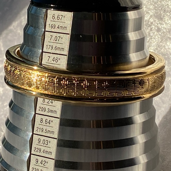 Vintage Givenchy Chunky Runway Gold Bangle Bracelet - Picture 5 of 15